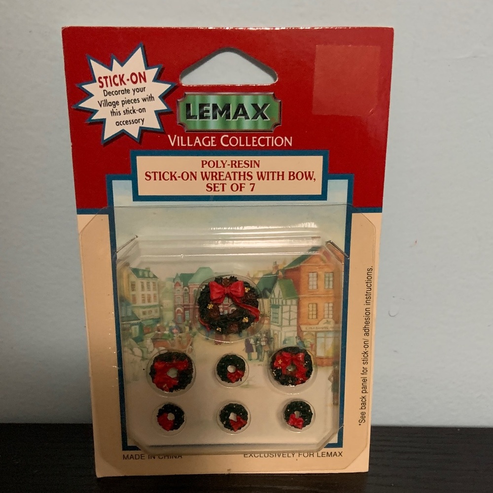 Lemax Stick-On Wreaths for Village Buildings/Pieces/Crafts